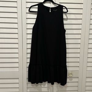 Sleeveless ruffle hem dress